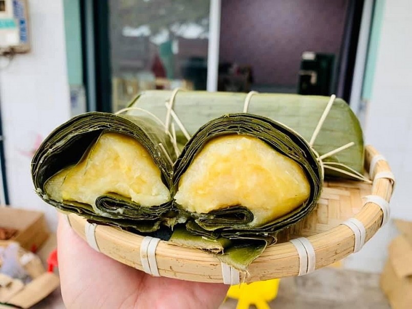 Đòn bánh tét bắp dẻo thơm còn là món ăn sáng quen thuộc của nhiều người dân Đất Đỏ