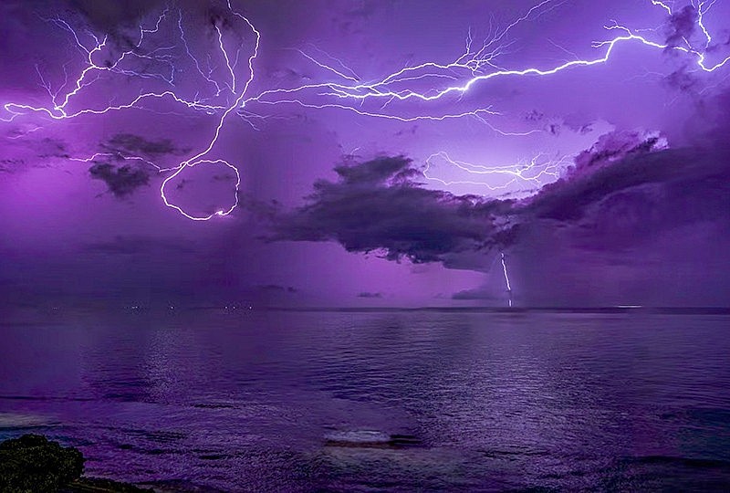 Sản xuất điện từ \'đám mây\' nhân tạo sẽ giải bài toán thiếu điện trong tương lai.