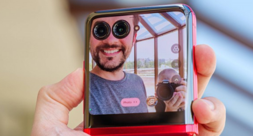 Điện thoại màn hình gập Motorola Razr 40 Ultra  với thiết kế độc đáo