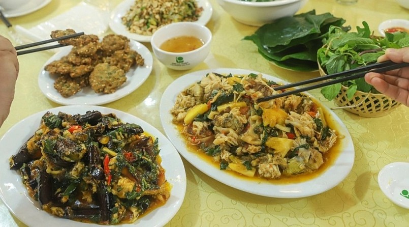 Các món sam chỉ chế biến ngay trước khi khách dùng bữa để đảm bảo sự tươi ngon. Các món sam chỉ chế biến ngay trước khi khách dùng bữa để đảm bảo sự tươi ngon.