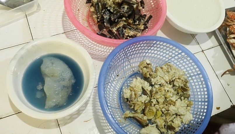 Chế biến sam là công việc khá cầu kỳ và thường do các đầu bếp chuyên nghiệp đảm nhận. Chế biến sam là công việc khá cầu kỳ và thường do các đầu bếp chuyên nghiệp đảm nhận.