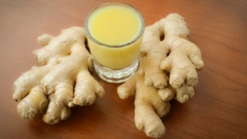 Những công dụng tuyệt vời của gừng tươi ngâm rượu trắng đối với sức khỏe