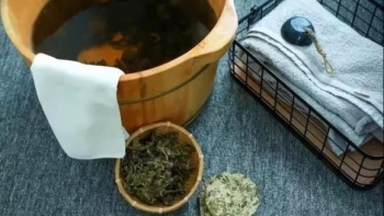 Không cần đi dưỡng sinh, tự nấu loại nước này ở nhà, ngâm chân 1 tuần điều kỳ diệu sẽ xảy ra