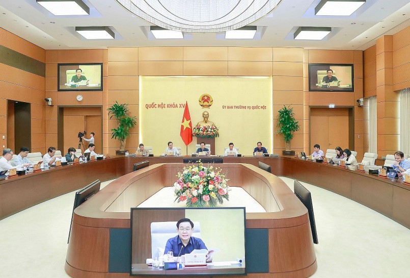 Toàn cảnh Phiên họp của Ủy ban Thường vụ Quốc hội cho ý kiến về một số vấn đề lớn giải trình, tiếp thu, chỉnh lý, hoàn thiện các dự án Luật Bảo vệ quyền lợi người tiêu dùng (sửa đổi).