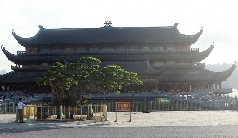 Tác phẩm sanh cổ có tên “Bách niên giai lão” có tuổi đời hàng trăm năm được đặt tại chùa Tam Chúc (Ba Sao, Kim Bảng, Hà Nam).