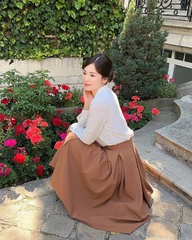 Song Hye Kyo khoe sắc trong loạt ảnh mới, cư dân mạng hết lời khen ngợi