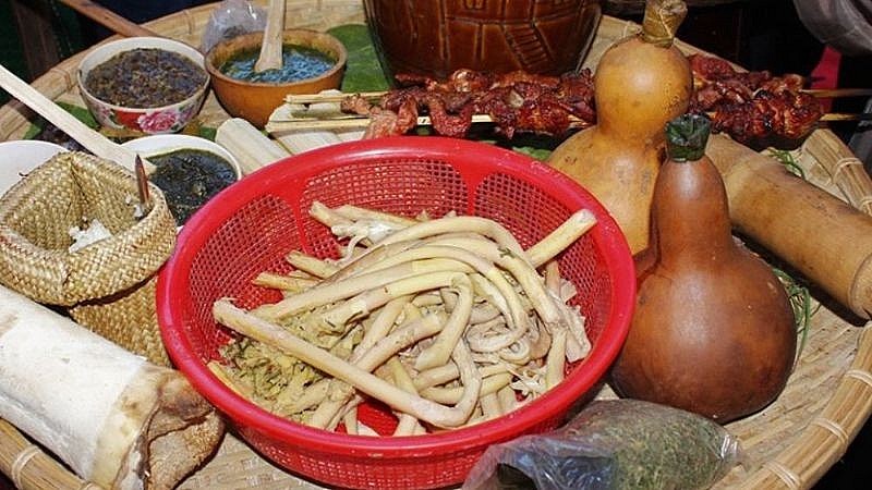 Những món đặc sản được chế biến từ đọt mây non...