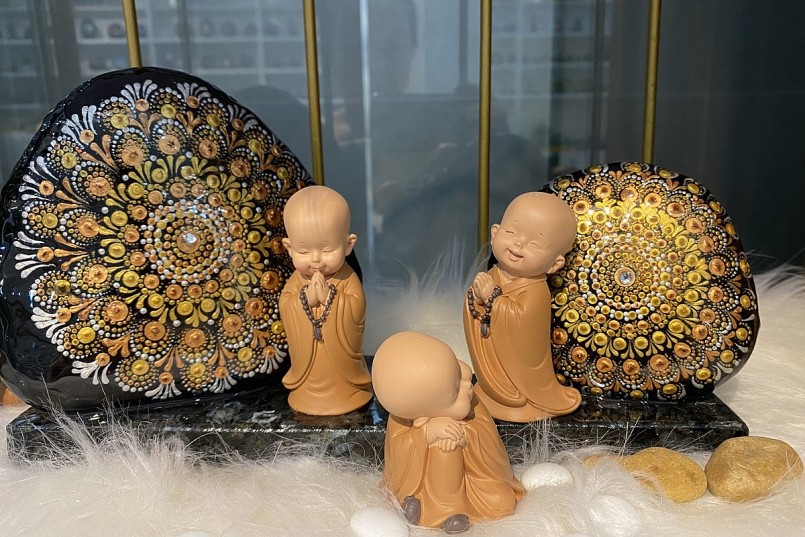 Tranh trên đá cuội và triết lý nhân sinh.