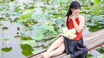 Nắng đổ lửa, sen Tây Hồ lác đác hoa các dịch vụ ăn theo buồn thiu vì khách vắng