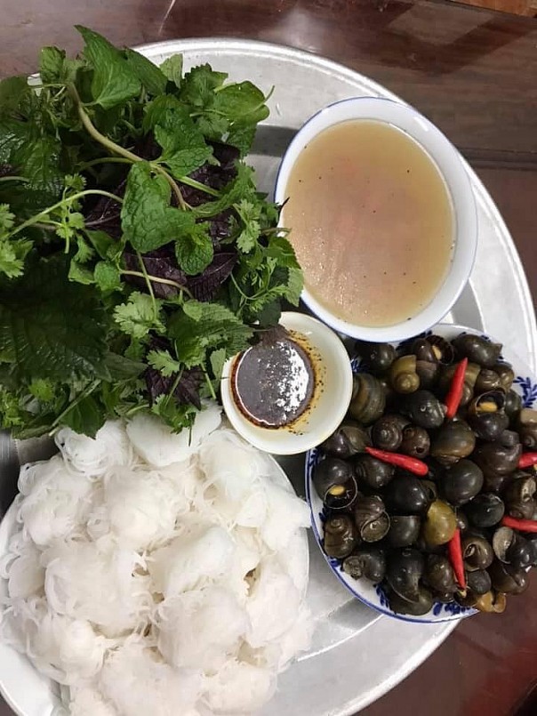 các chợ nội thành như chợ Hôm, chợ Mơ đâu đâu người ta cũng thấy bún Tứ Kỳ