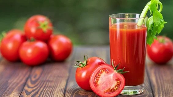 Nên uống nước ép cà chua vào thời điểm nào để giảm cân?