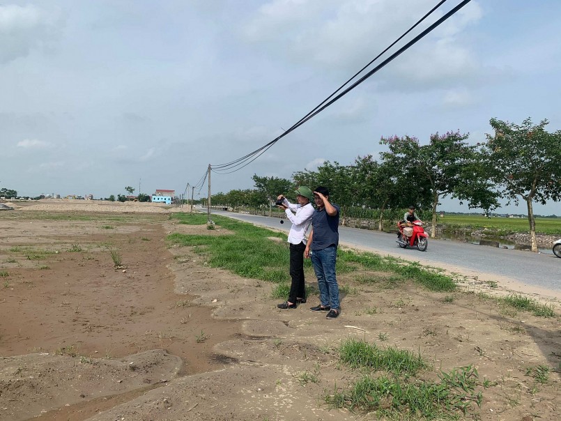 Phóng viên Tạp chí Thương hiệu và Sản phẩm tác nghiệp tại hiện trường Phóng viên Tạp chí Thương hiệu và Sản phẩm tác nghiệp tại hiện trường