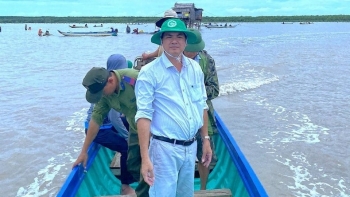 Dùng máy hút cát tận thu nghêu giống ở Cà Mau, nguy cơ tàn phá nguồn lợi thủy sản