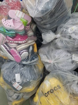 TP.Hồ Chí Minh thu giữ hơn 400 sản phẩm giày, dép có dấu hiệu giả mạo nhãn hiệu