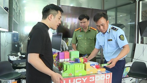 Vĩnh Phúc: Tạm giữ gần 600 sản phẩm, phụ kiện thuốc lá điện tử không rõ nguồn gốc