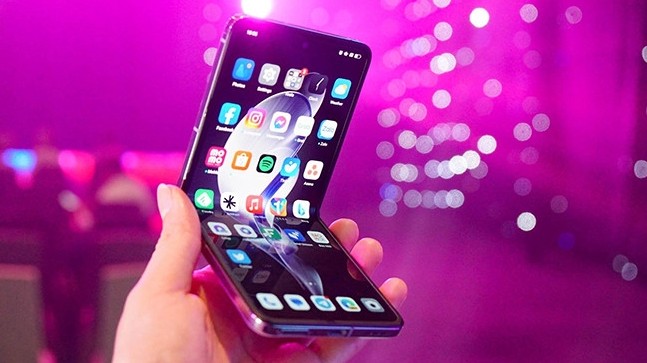 Hình ảnh rò rỉ của Oppo Find N3 Flip cho thấy một camera phụ