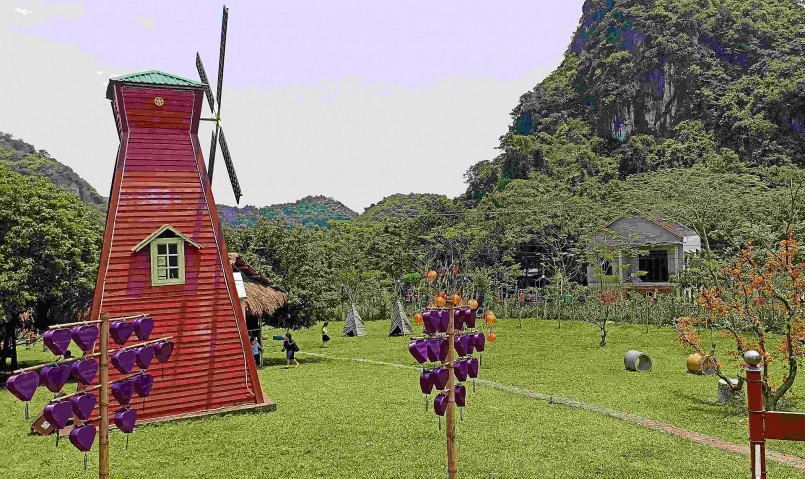 Một thế giới miền Tây hoang dã được tái hiện trong nông trại của cố gái Mường. Một thế giới miền Tây hoang dã được tái hiện trong nông trại của cố gái Mường.