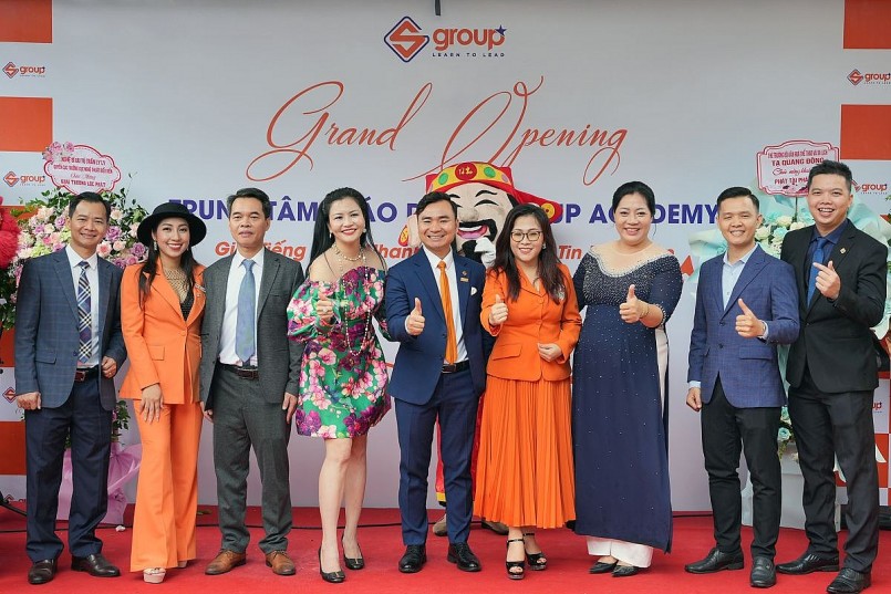 Dàn lãnh đạo và nhà sáng lập SGroup Academy.