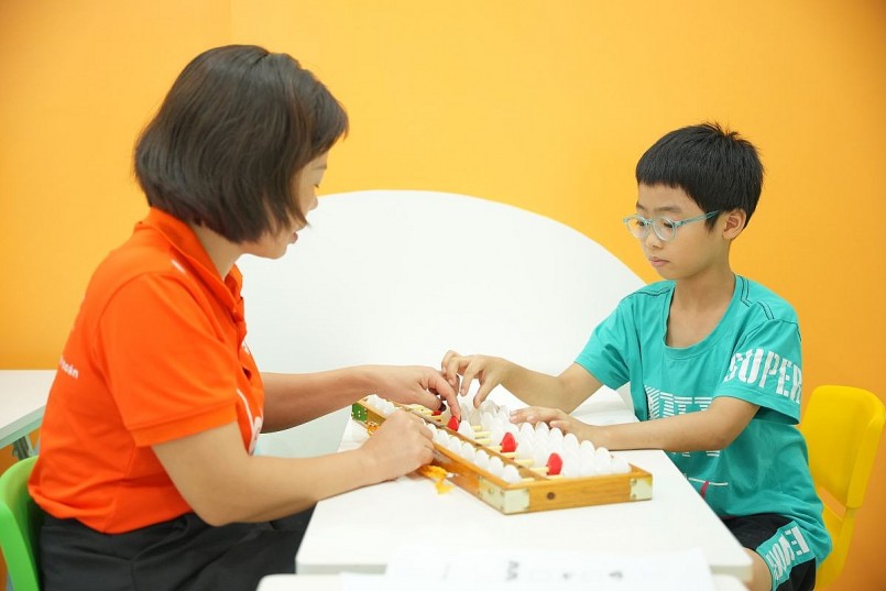 Tại SGroup, các em nhỏ được tiếp cận phương pháp học hiện đại.