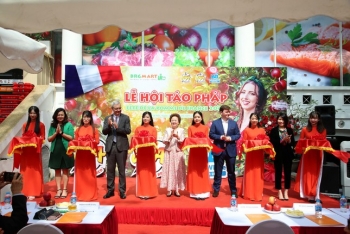 Rộn ràng mua sắm tại 