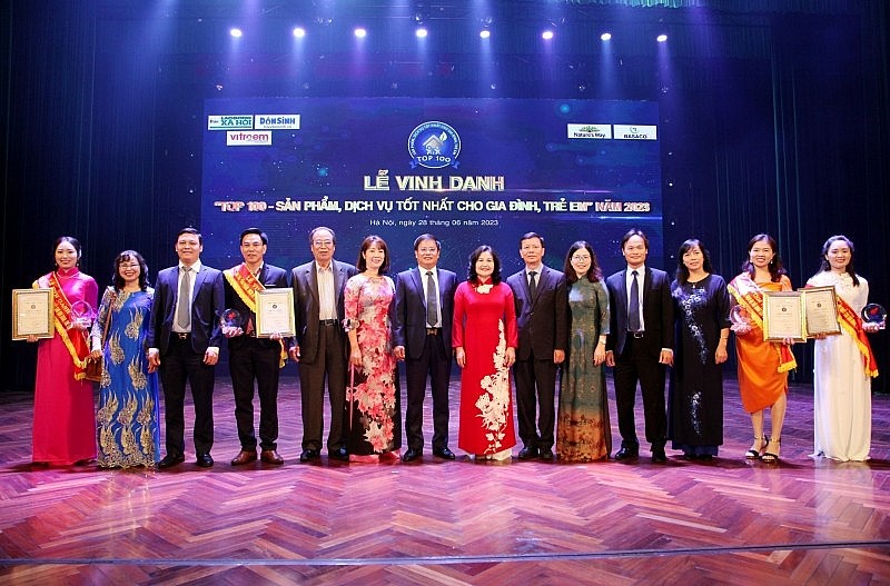 Vinh danh các sản phẩm, dịch vụ tốt nhất cho gia đình và trẻ em Vinh danh các sản phẩm, dịch vụ tốt nhất cho gia đình và trẻ em