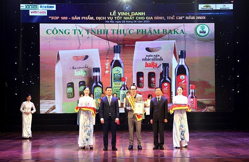 Vinh danh các sản phẩm, dịch vụ tốt nhất cho gia đình và trẻ em Vinh danh các sản phẩm, dịch vụ tốt nhất cho gia đình và trẻ em