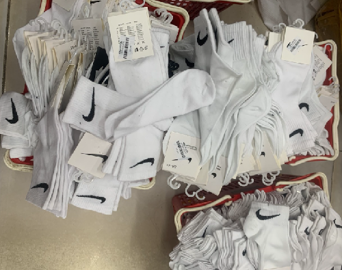 Hải Dương: Thu giữ trên 900 đôi tất Nike giả