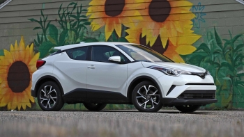Toyota C-HR 2024 ra mắt với PHEV: Mẫu xe phù hợp cho các hộ gia đình trẻ