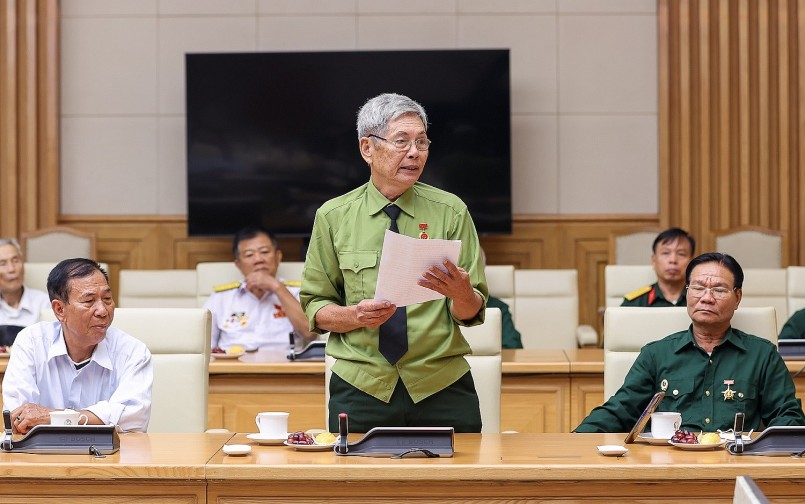 Bác Đặng Xuân Phương, thương binh 4/4 bày tỏ xúc động trước sự quan tâm, chăm lo và tri ân của Đảng, Nhà nước và cá nhân Thủ tướng Chính phủ đối với người có công với cách mạng. Ảnh: VGP