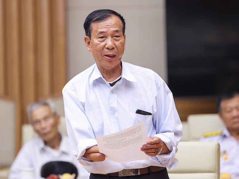 Bác Nguyễn Đức Liền, thương binh 1/4 chia sẻ câu chuyện về lòng yêu nước, đức hy sinh phụng sự đất nước, vì độc lập dân tộc, vì tự do, hạnh phúc của nhân dân. Ảnh: VGP