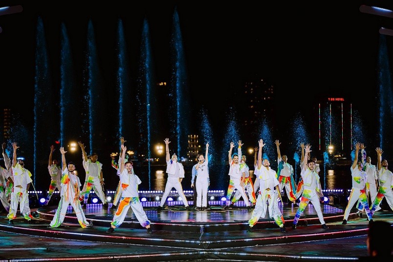 Thu Minh miệt mài tập luyện trong đêm tổng duyệt tối 7/7