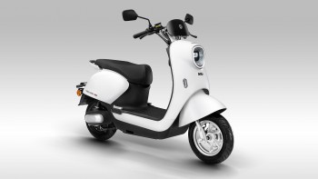 Sở hữu vẻ đẹp “hút hồn", xe máy điện Yadea M6I lại có giá cực kì bình dân