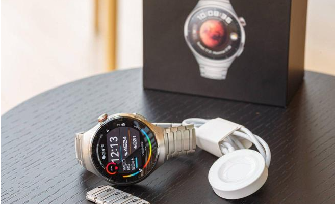 Huawei Watch 4 "hot nhất nhì" hiện nay: Mặt kính sapphire, vỏ titan, nhiều tính năng vượt trội