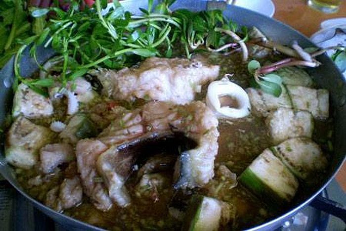 Dừa nước được chế biến làm nhiều món ăn bổ dưỡng, ngọn và lá làm rau sống, hoặc luộc như rau khác để giải độc cho cơ thể. Bên cạnh đó, loại rau này cũng có thể chế biến trong các món gỏi, nhúng lẩu hoặc đem xào đều rất ngon và giàu chất dinh dưỡng.