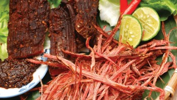 Thịt gác bếp - Đặc sản vùng núi rừng Tây Bắc