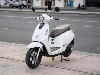 VinFast Evo 200 Lite chào hè với giá chỉ hơn 19 triệu: Thiết kế thời thượng thu hút mọi ánh nhìn