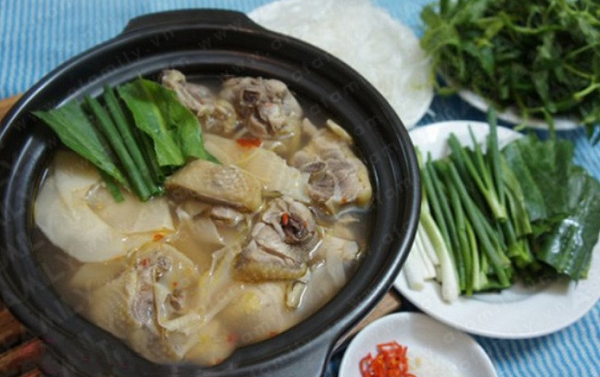 Gà nấu măng chua hạt dổi - Món ăn độc đáo từ núi rừng Hòa Bình