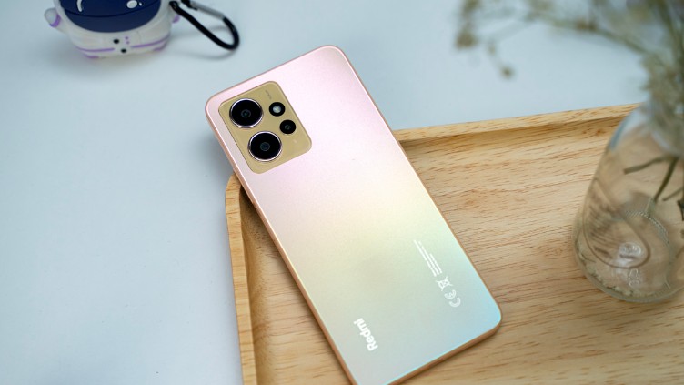 Redmi Note 12 : Hoa khôi làng công nghệ, thiết kế tựa như viên kim cương