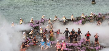 Lung linh sắc màu thổ cẩm Tây Nguyên