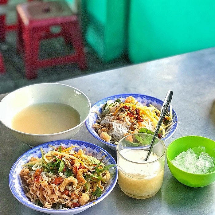 Quán Hoa Đông có tuổi đời 30 năm tại xứ Huế Quán Hoa Đông có tuổi đời 30 năm tại xứ Huế