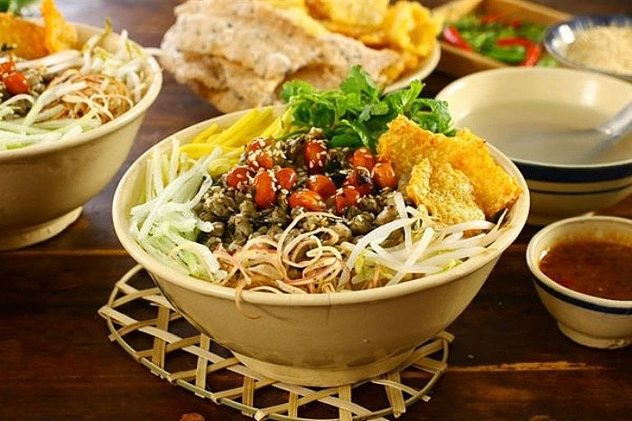 Bún hến là món ngon đặc sản nức tiêng ở Huế Bún hến là món ngon đặc sản nức tiêng ở Huế