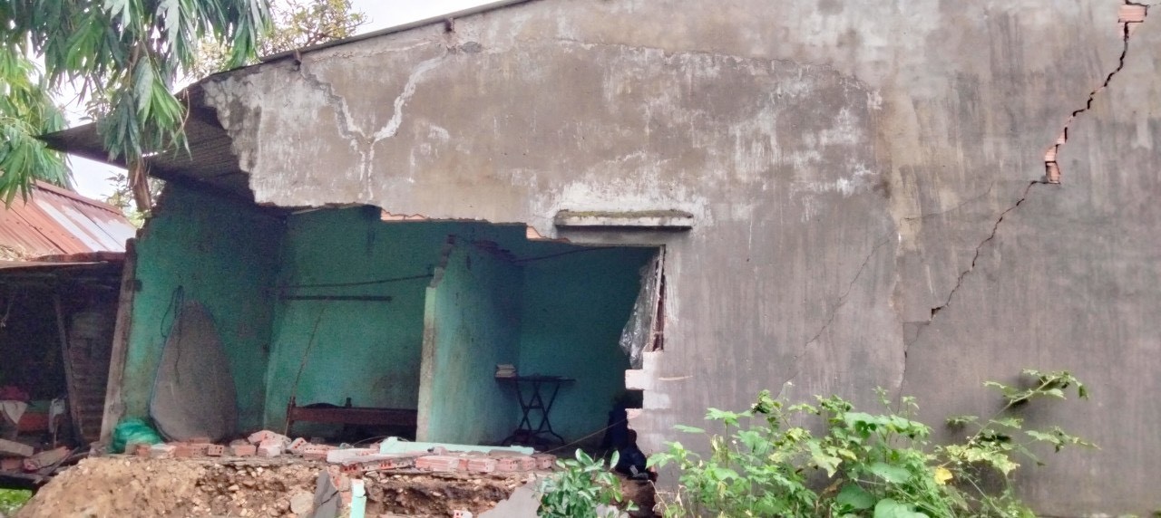 Căn nhà của người dân ở huyện Sa Thầy, tỉnh Kon Tum bị ảnh hưởng do bão số 1. Căn nhà của người dân ở huyện Sa Thầy, tỉnh Kon Tum bị ảnh hưởng do bão số 1.