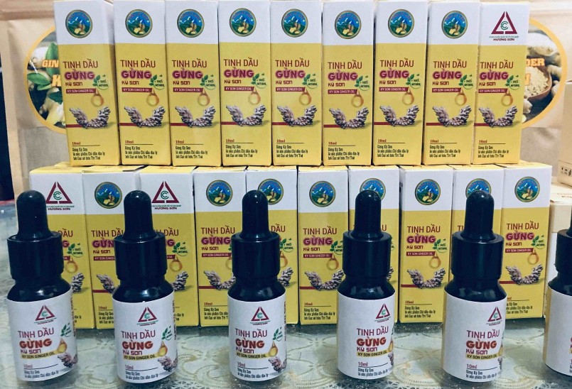 Sản phẩm tinh dầu gừng của HTX đạt tiêu chuẩn OCOP 3 sao. Sản phẩm tinh dầu gừng của HTX đạt tiêu chuẩn OCOP 3 sao.