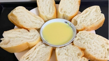 Thường xuyên ăn bánh mì chấm sữa vào buổi sáng có tốt không?