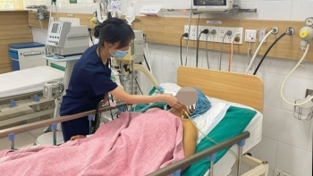 Ba người tử vong sau bữa cơm tối với nấm rừng