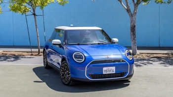 Lộ diện Mini Cooper Electric 2024: Cái nhìn chính thức đầu tiên về cabin kỹ thuật số đầu tiên