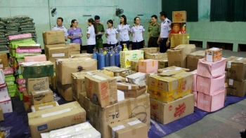 Bắc Giang: Tiêu hủy hàng hóa là tang vật vi phạm hành chính trị giá gần 520 triệu đồng