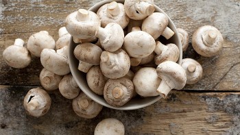 Loại rau không lá được đồn là “thần dược”, đem nấu canh kiểu này cực ngon và bổ