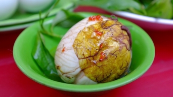 Mỡ máu cao ăn trứng vịt lộn được không?