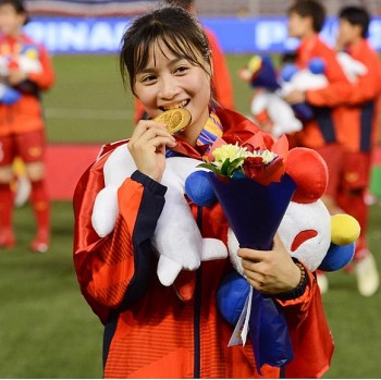 “Hoa khôi” sân cỏ Hoàng Thị Loan: Vượt lời cấm cản, chinh phục đam mê bóng đá